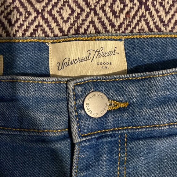 NWT Women's High-Rise Midi Jean Shorts Universal Thread™ Raw Hem Festival SZ 12 - Picture 2 of 8